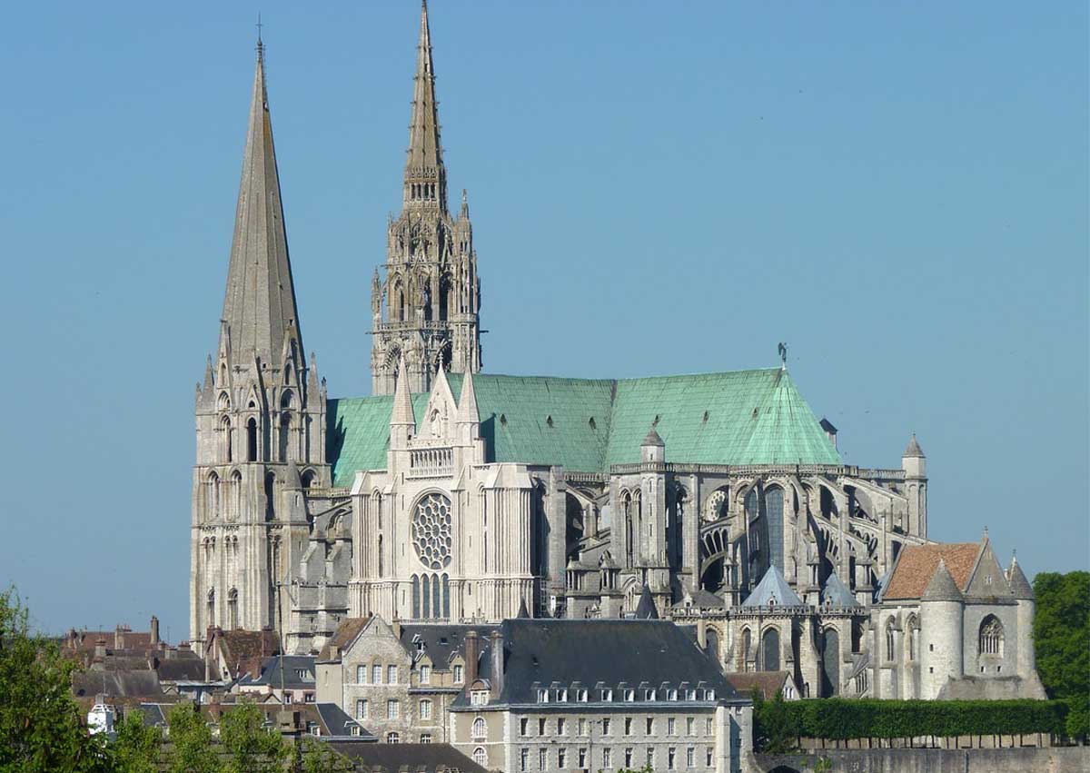 Cathédrale Notre-Dame de Chartres, façade ouest avec ses deux tours et sa rosace gothique